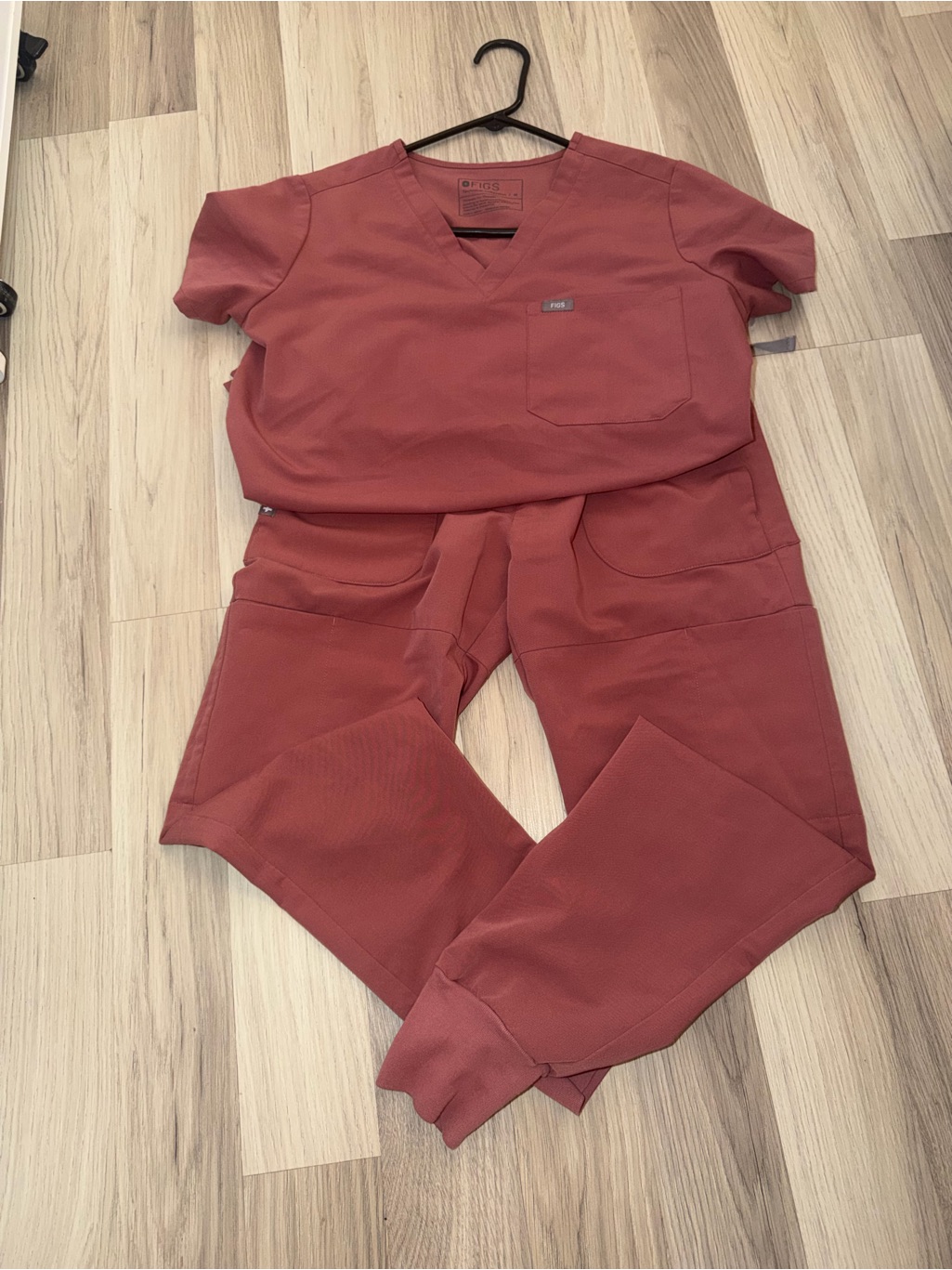 Figs Women's Scrub Top In Dusty Rose Top Medium Joggers Small